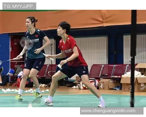 重庆羽毛球队与南京羽毛球队赛后复盘分析意识碰撞与战术对决